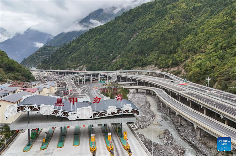 Neue Schnellstraße soll Touristen Zugang zum Jiuzhaigou erleichtern