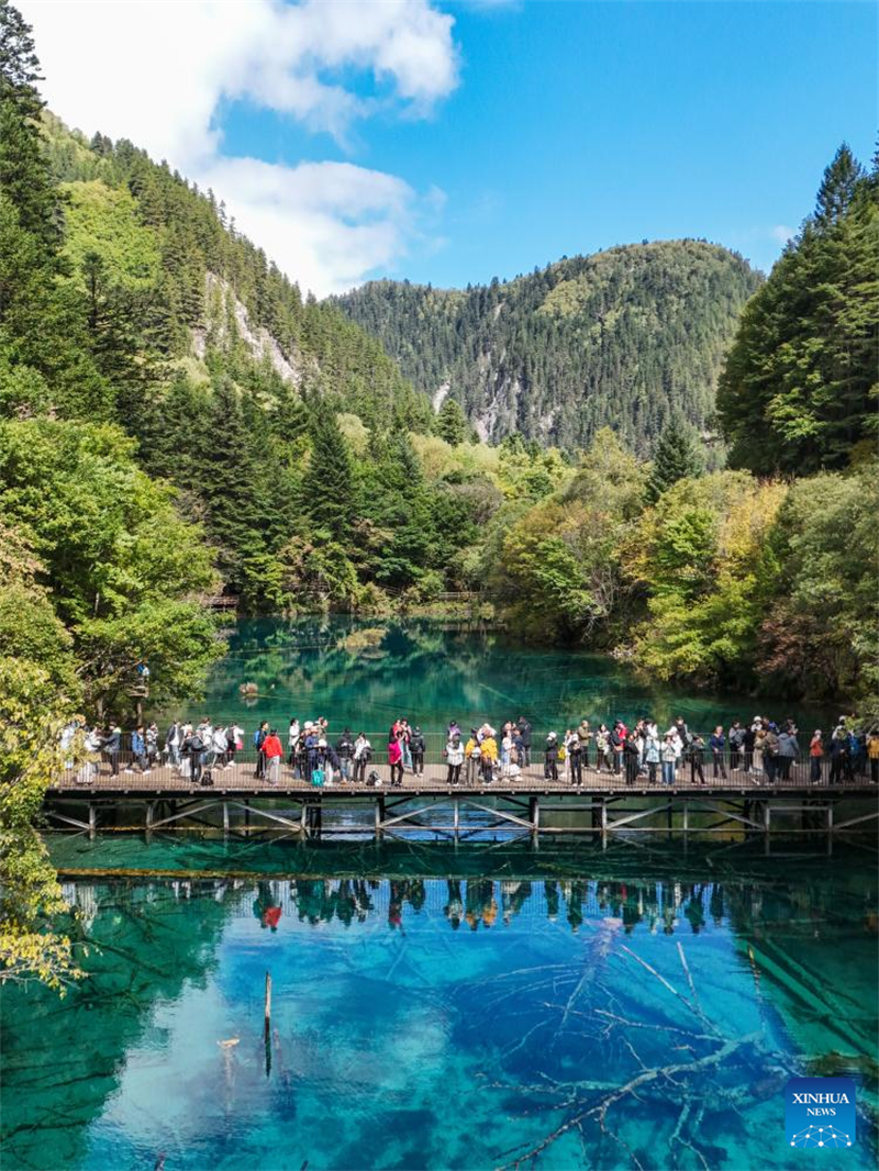 Neue Schnellstraße soll Touristen Zugang zum Jiuzhaigou erleichtern