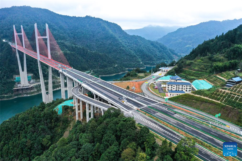 Neue Autobahn im südchinesischen Guizhou soll Probebetrieb aufnehmen