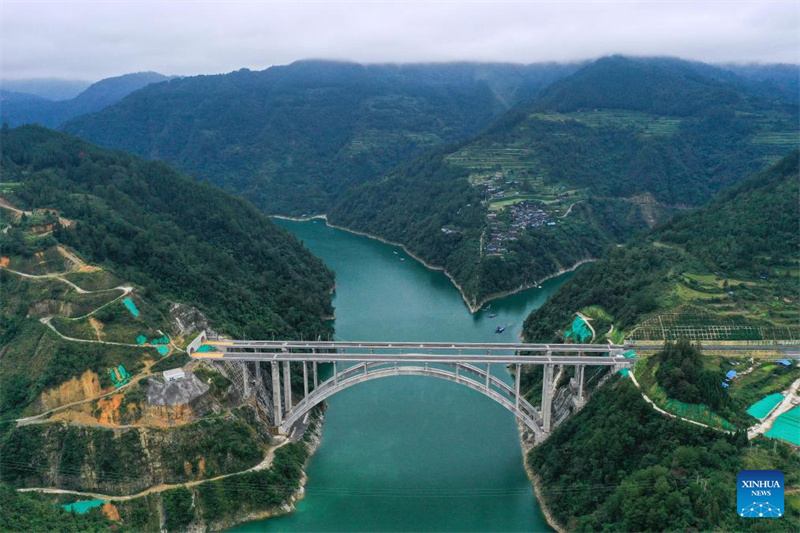 Neue Autobahn im südchinesischen Guizhou soll Probebetrieb aufnehmen