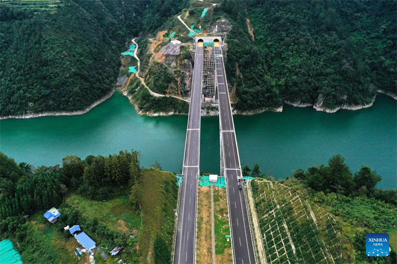 Neue Autobahn im südchinesischen Guizhou soll Probebetrieb aufnehmen