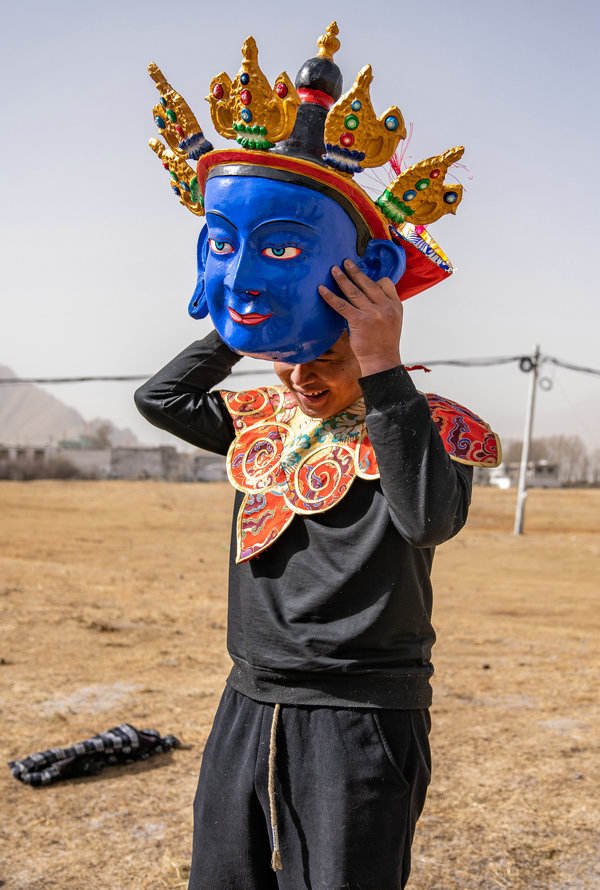 Ein Erbe der Technik zur Herstellung traditioneller tibetischer Masken in Xizang