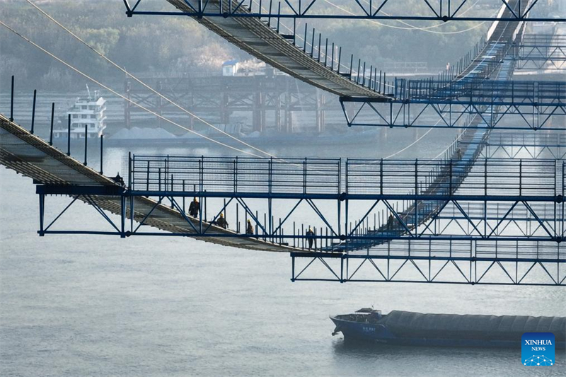 Yanji-Brücke am Jangtse nimmt Gestalt an