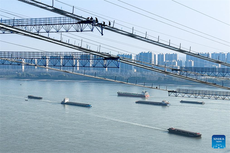 Yanji-Brücke am Jangtse nimmt Gestalt an