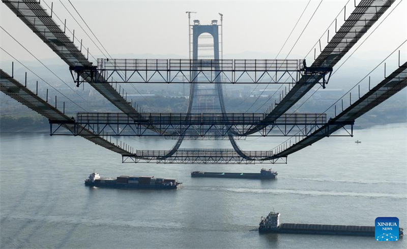 Yanji-Brücke am Jangtse nimmt Gestalt an