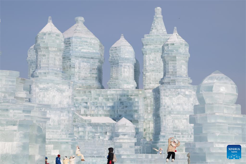 Größter Eis- und Schnee-Themenpark der Welt in Harbin eröffnet