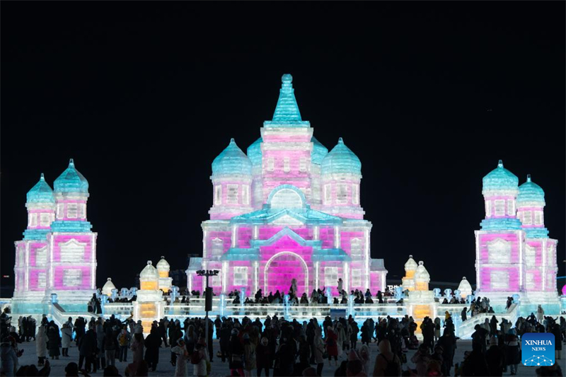 Größter Eis- und Schnee-Themenpark der Welt in Harbin eröffnet