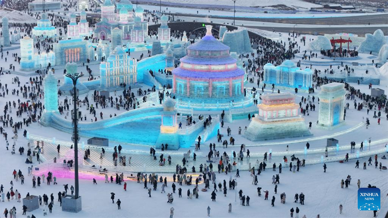 Größter Eis- und Schnee-Themenpark der Welt in Harbin eröffnet