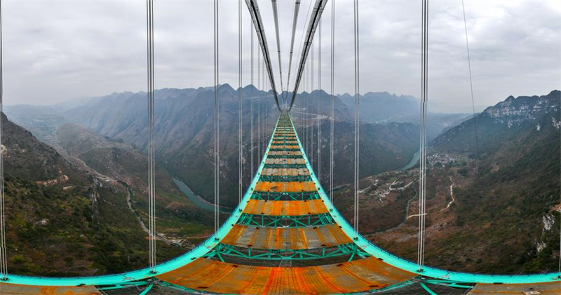 Huajiang-Grand-Canyon-Brücke im Südwesten Chinas bereit zur Schließung