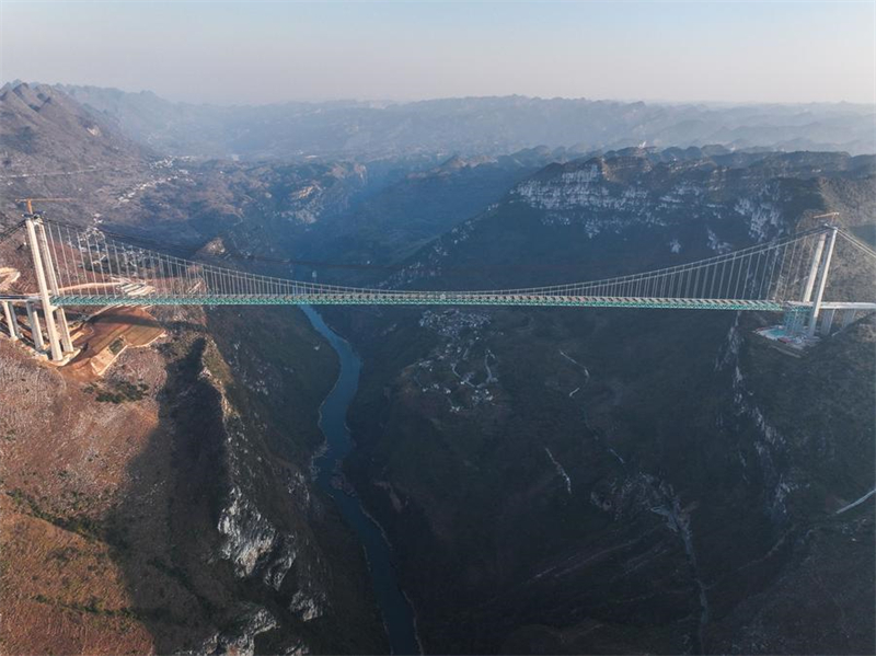 Huajiang-Grand-Canyon-Brücke im Südwesten Chinas bereit zur Schließung