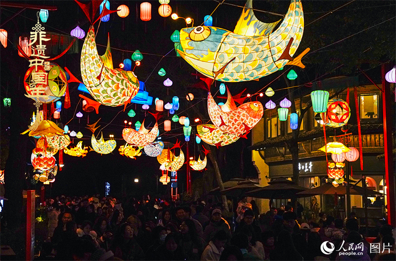 Aktivitäten zum Laternenfest in ganz China