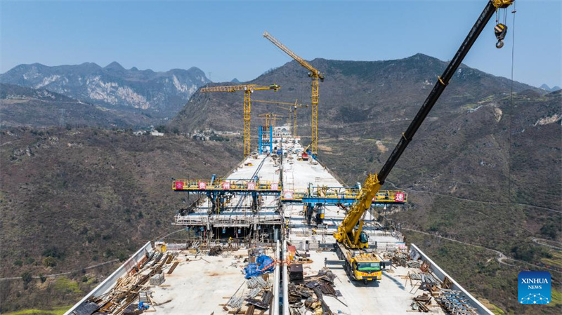 Bau der großen Liuzhi-Brücke im Südwesten Chinas geht in die Endphase