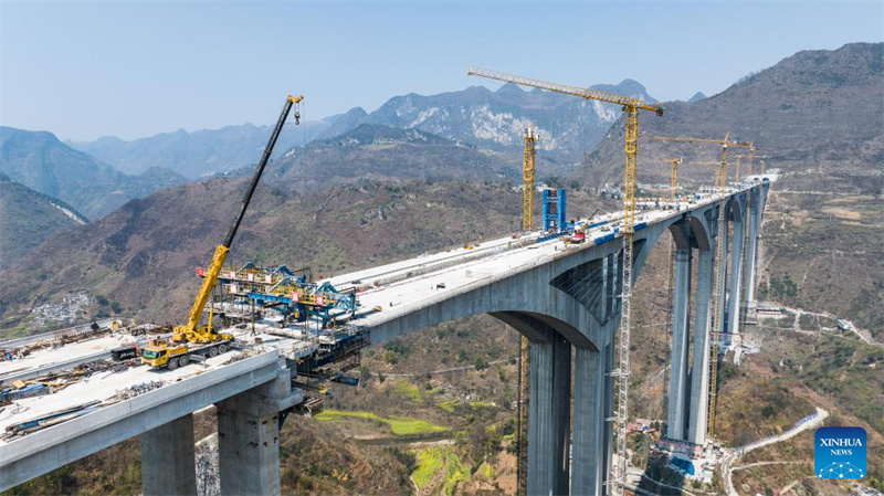 Bau der großen Liuzhi-Brücke im Südwesten Chinas geht in die Endphase