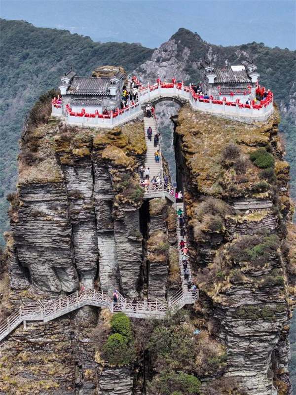 Entdecken Sie die echte „Himmelsstadt“ im südwestchinesischen Guizhou