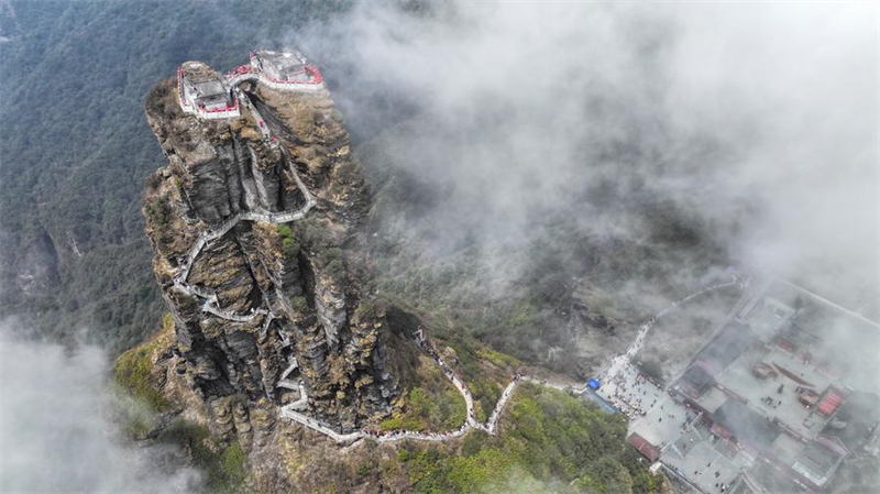 Entdecken Sie die echte „Himmelsstadt“ im südwestchinesischen Guizhou