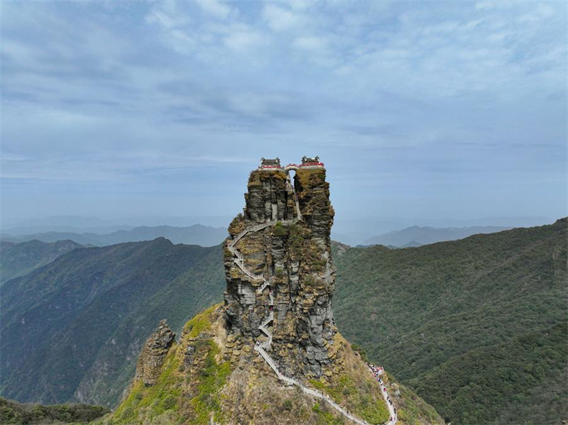 Entdecken Sie die echte „Himmelsstadt“ im südwestchinesischen Guizhou