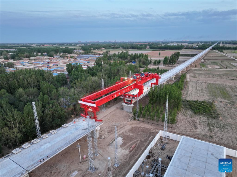 Die Trägermontage im Abschnitt Hebei der Hochgeschwindigkeitsstrecke Xiong’an–Shangqiu ist vollständig abgeschlossen