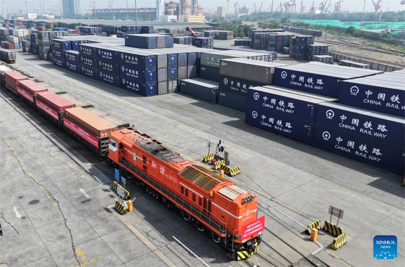 China-Zentralasien-Güterzug fährt von Tianjin nach Taschkent