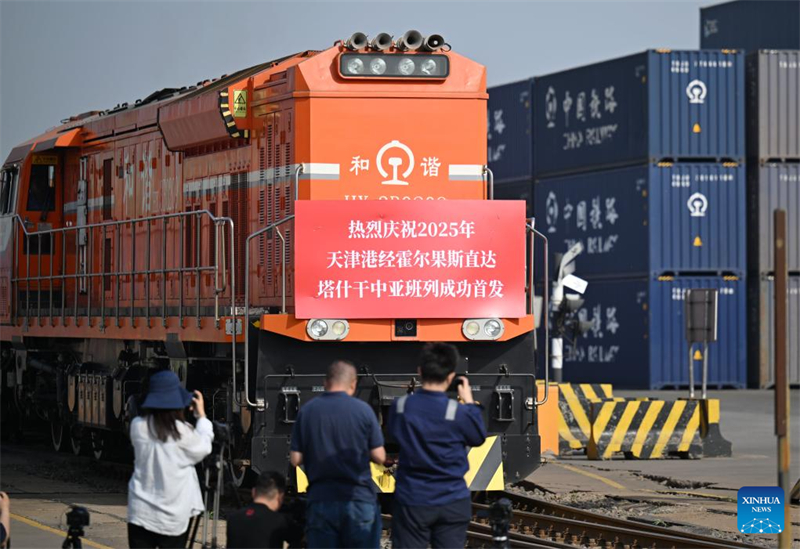 China-Zentralasien-Güterzug fährt von Tianjin nach Taschkent