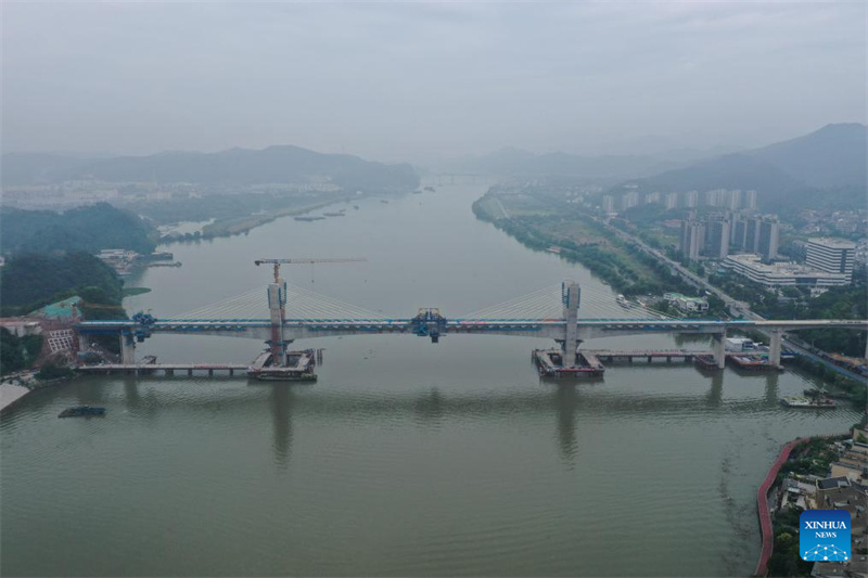 Teilstücke der großen Brücke des Xin'an-Flusses in Jiande erfolgreich verbunden