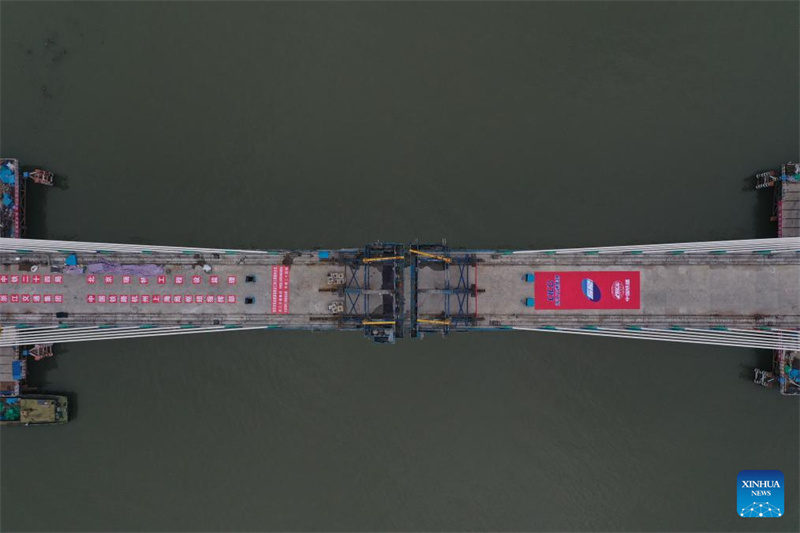 Teilstücke der großen Brücke des Xin'an-Flusses in Jiande erfolgreich verbunden