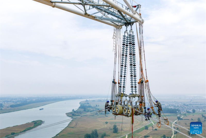 500-kV-Stromübertragungsprojekt schließt Überquerung des Huaihe-Flusses in Ostchina ab