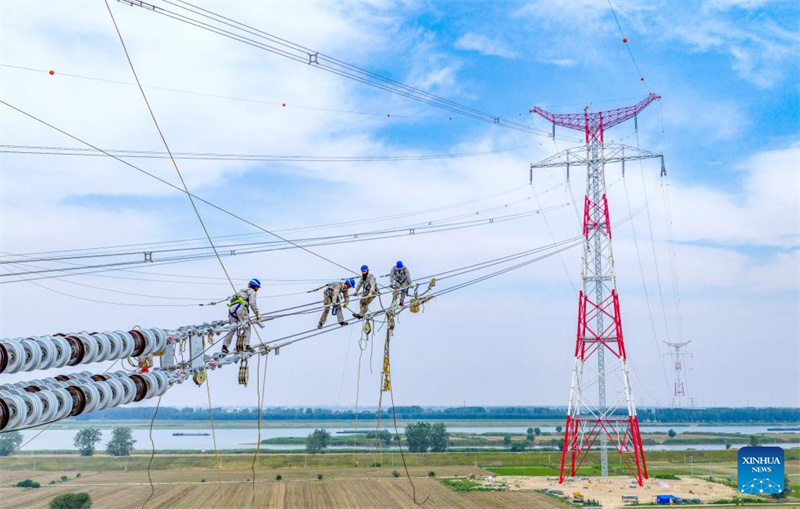 500-kV-Stromübertragungsprojekt schließt Überquerung des Huaihe-Flusses in Ostchina ab