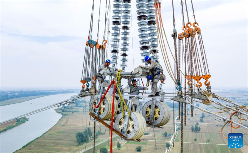 500-kV-Stromübertragungsprojekt schließt Überquerung des Huaihe-Flusses in Ostchina ab