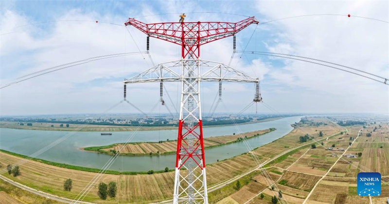 500-kV-Stromübertragungsprojekt schließt Überquerung des Huaihe-Flusses in Ostchina ab