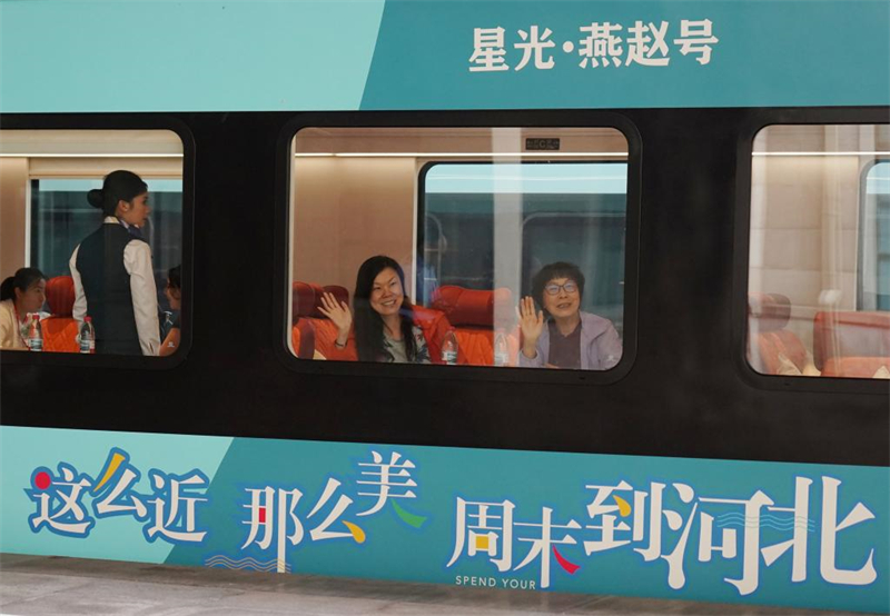 Erster Sightseeing-Zug in der Region Beijing-Tianjin-Hebei fährt in Hauptstadt ab