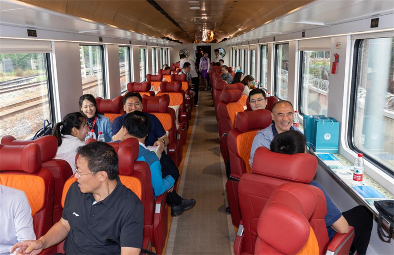 Erster Sightseeing-Zug in der Region Beijing-Tianjin-Hebei fährt in Hauptstadt ab
