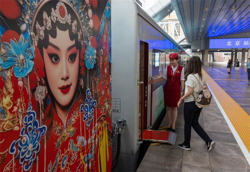 Erster Sightseeing-Zug in der Region Beijing-Tianjin-Hebei fährt in Hauptstadt ab