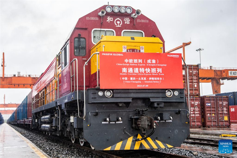China-Europa-Expresszug (Chengdu–Chongqing) über mittlere Route nimmt planmäßigen Betrieb auf