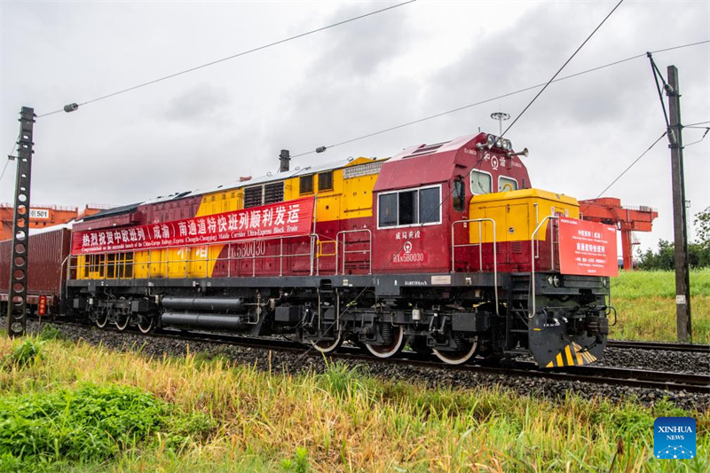 China-Europa-Expresszug (Chengdu–Chongqing) über mittlere Route nimmt planmäßigen Betrieb auf