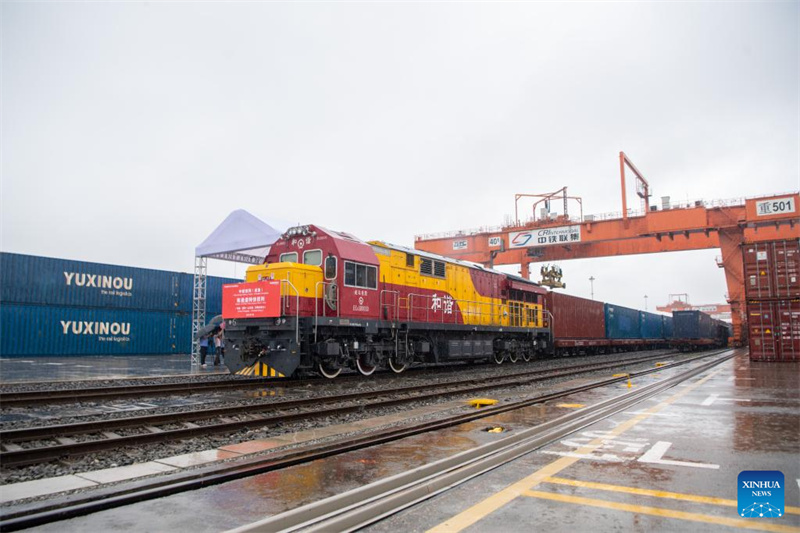 China-Europa-Expresszug (Chengdu–Chongqing) über mittlere Route nimmt planmäßigen Betrieb auf
