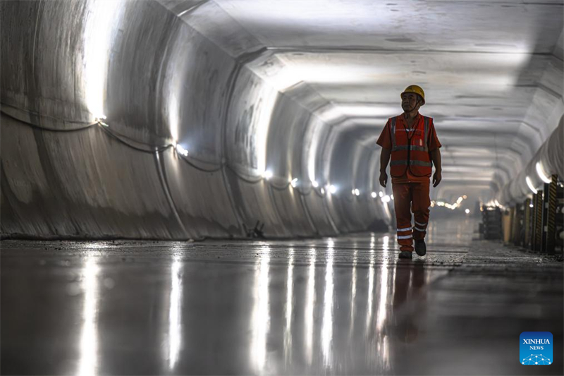 Durchbruch beim Tunnelbau von Wuhans U-Bahn am Jangtse-Fluss