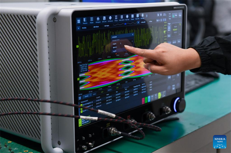 Chinas selbst entwickeltes 90-Gigahertz-Oszilloskop setzt neue Maßstäbe