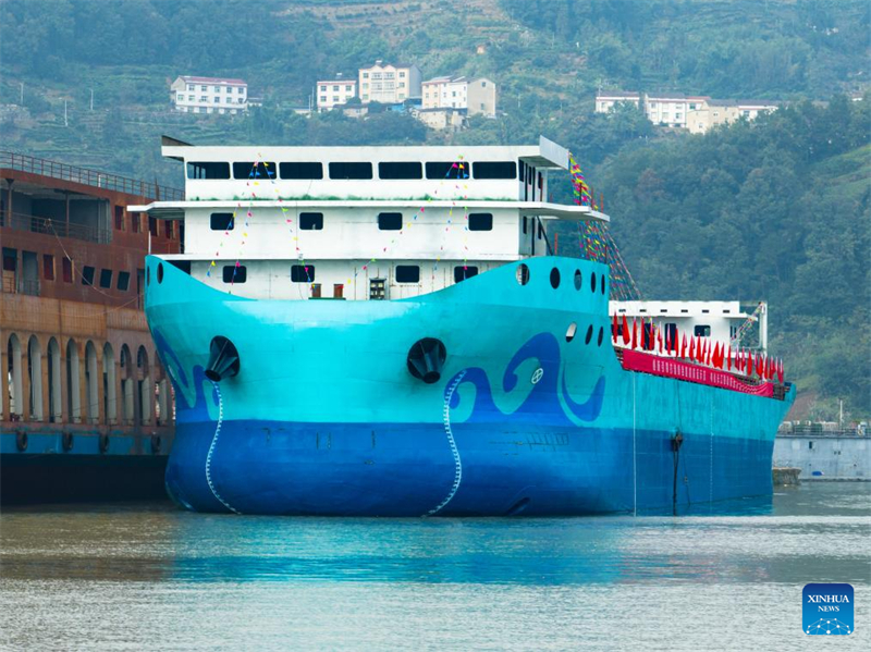 Chinas größter vollelektrischer Schüttgutfrachter in Zentralchina vom Stapel gelassen