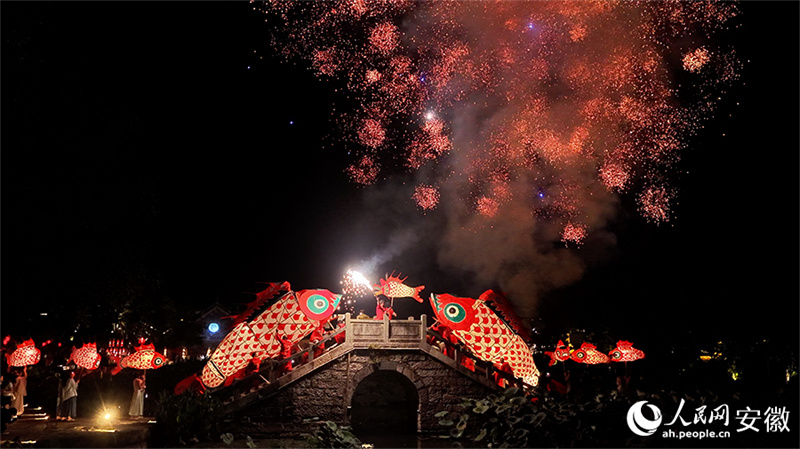 Anhui bereisen im Sog von Film und Fernsehen: Fischlaternen springen auf, das Feuer der Tradition wird weitergetragen