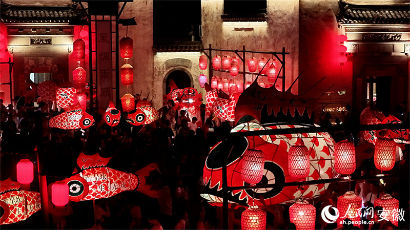Anhui bereisen im Sog von Film und Fernsehen: Fischlaternen springen auf, das Feuer der Tradition wird weitergetragen