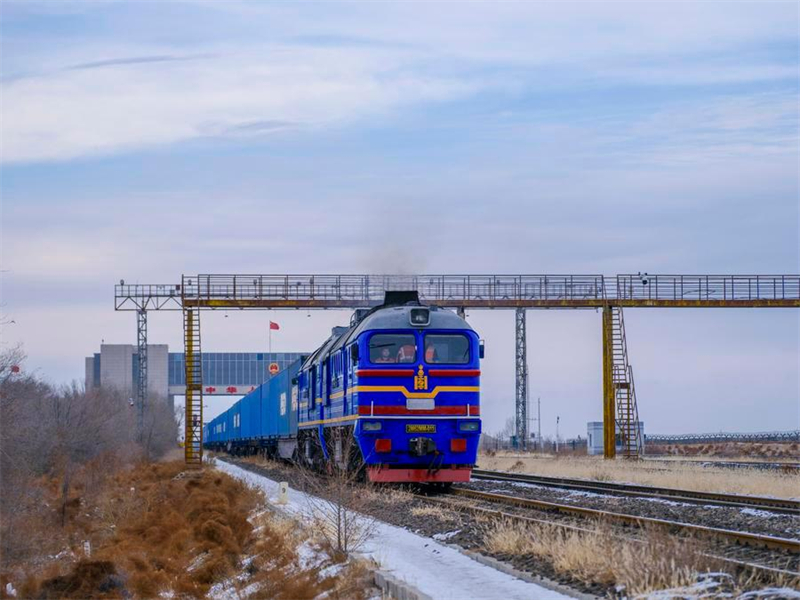 Grenzübergang zwischen China und Mongolei verzeichnet Anstieg des grenzüberschreitenden Verkehrs