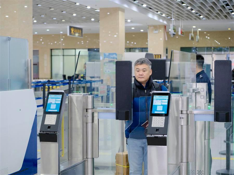 Grenzübergang zwischen China und Mongolei verzeichnet Anstieg des grenzüberschreitenden Verkehrs