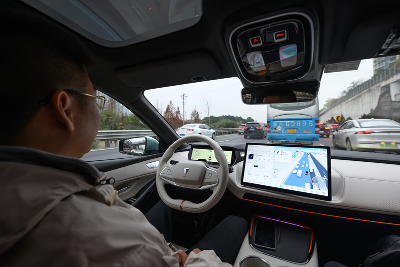 Chinas erstes selbstfahrendes Auto der Stufe 3 feiert Premiere