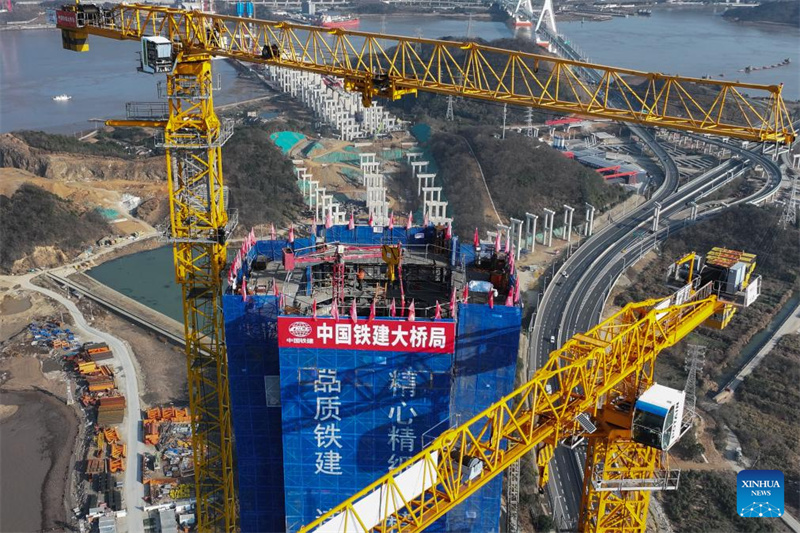 Der sechste Hauptturm der Taoyaomen-Brücke in Zhoushan ist fertiggestellt