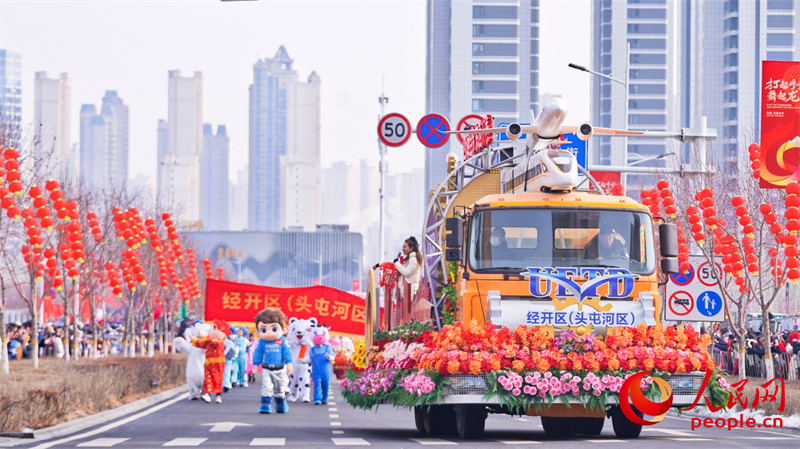 Immaterielles Kulturerbe belebt die Neujahrsbräuche: Shehuo-Umzug in Urumqi gestartet