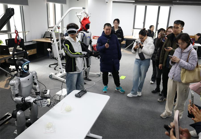 Roboterschulen fördern intelligentes Training humanoider Roboter