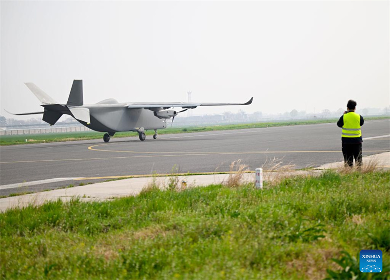 Chinas unbemanntes Frachtflugzeug „Changying-8“ absolviert Jungfernflug
