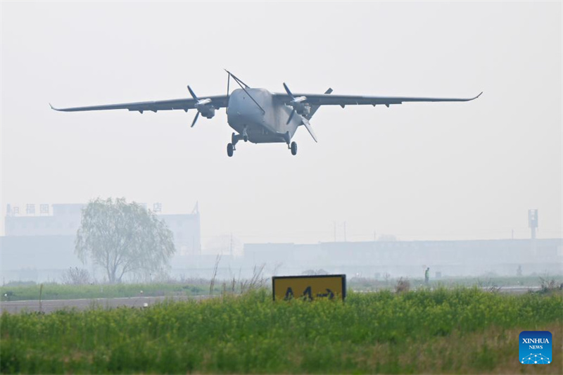Chinas unbemanntes Frachtflugzeug „Changying-8“ absolviert Jungfernflug