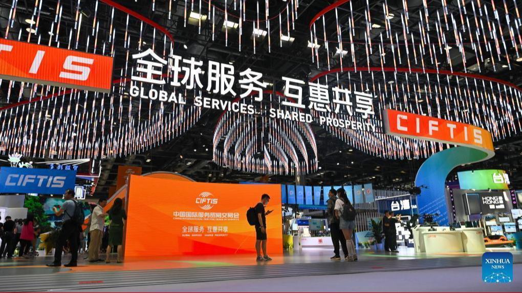 Xi Jinping fordert neue Wege für hochqualitative Entwicklung des Dienstleistungssektors