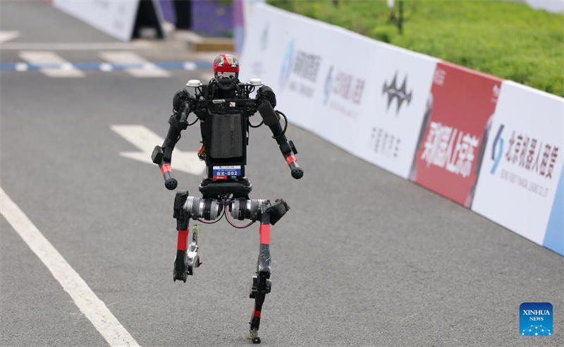 Humanoider Roboter übertrifft in Beijing menschlichen Halbmarathon-Weltrekord